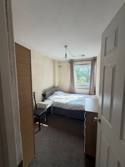 Flat Southern Grove in Greater London