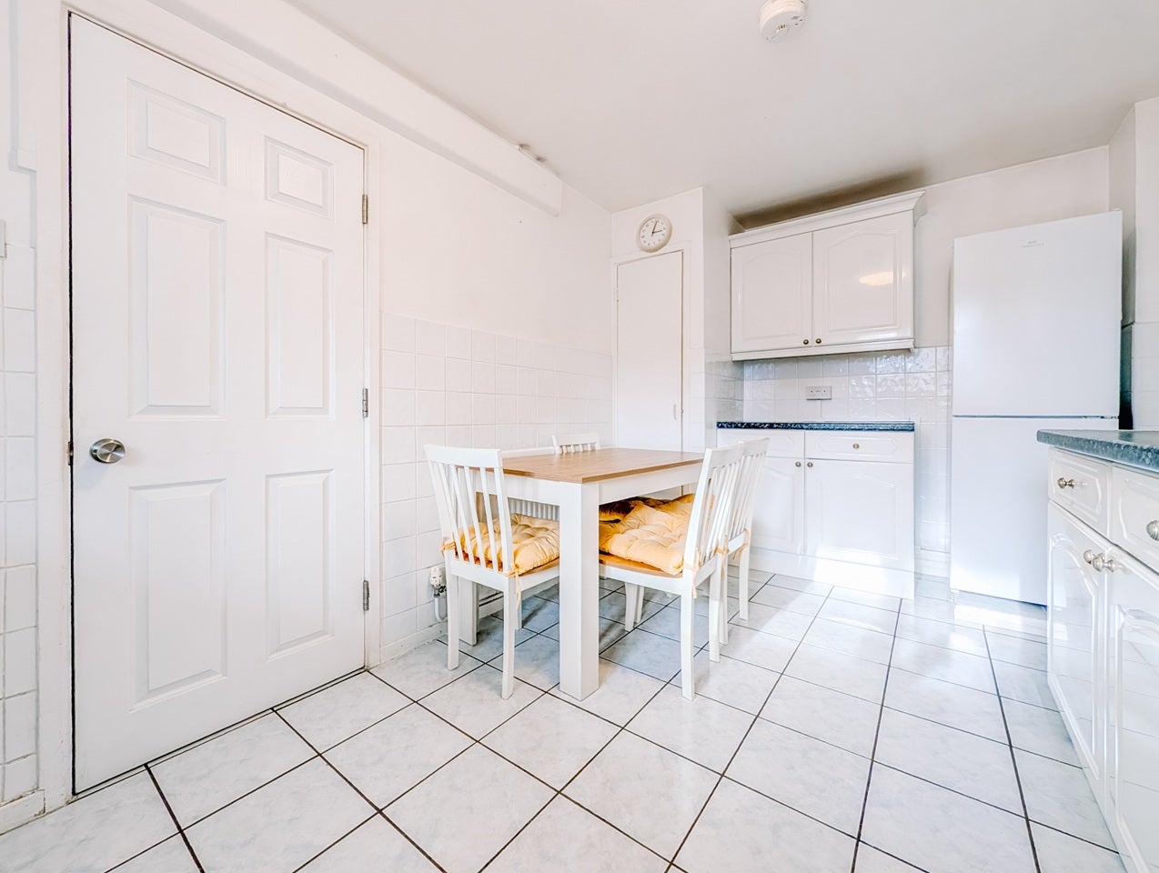 Flat Southern Grove in Greater London