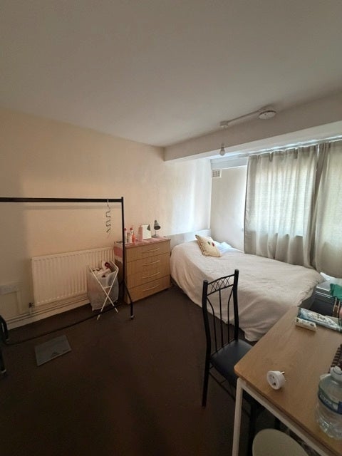 Flat Southern Grove in Greater London