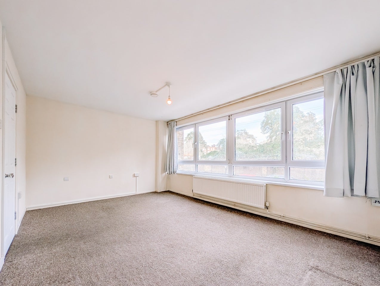 Flat Southern Grove in Greater London