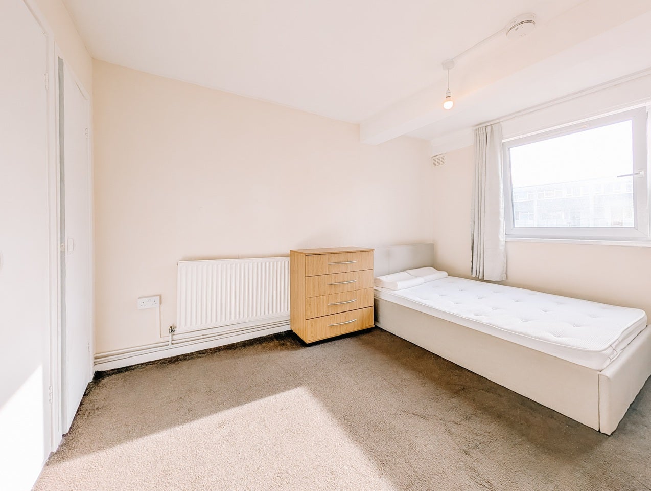 Flat Southern Grove in Greater London