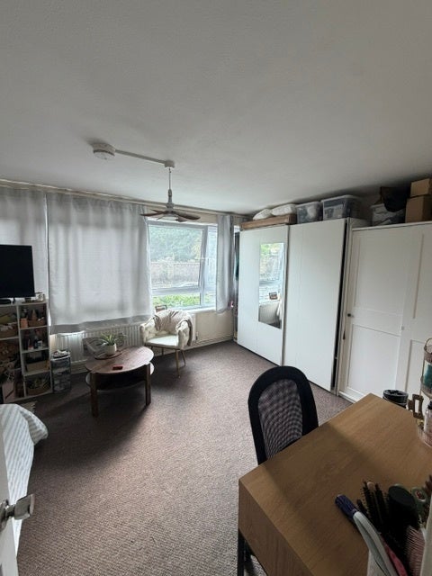 Flat Southern Grove in Greater London