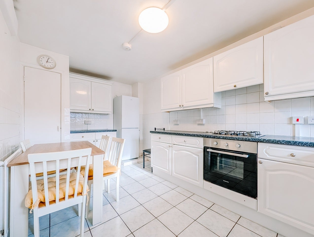 Flat Southern Grove in Greater London