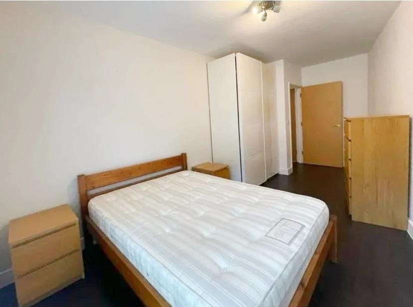 Room Devons Road in Greater London