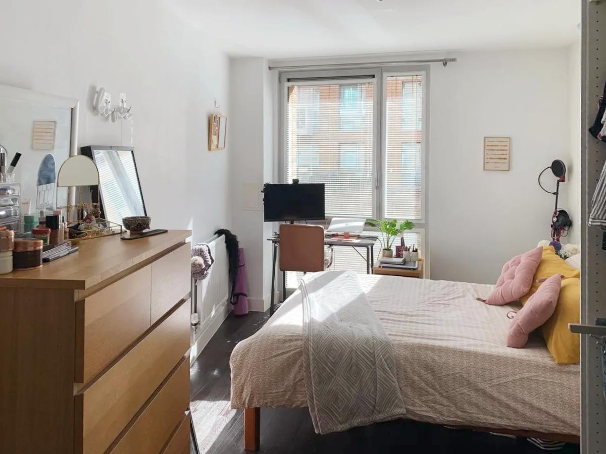 Room Devons Road in Greater London