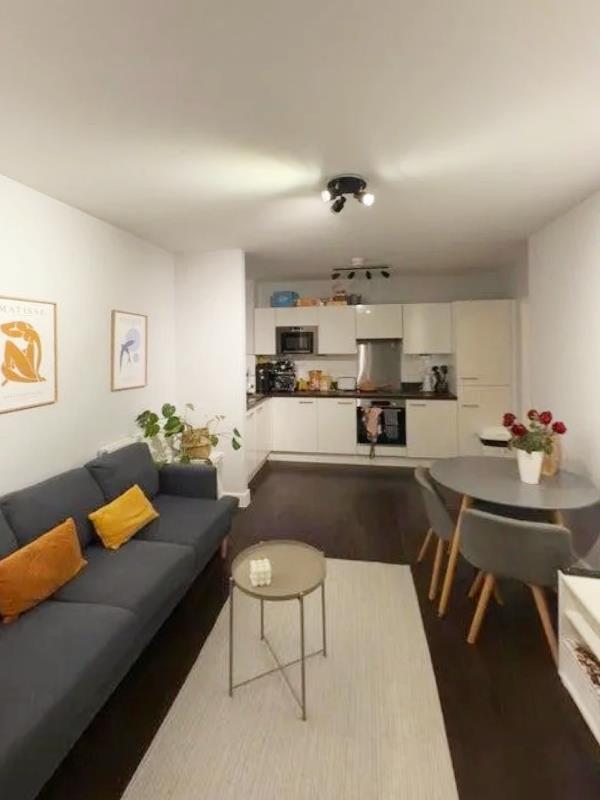 Room Devons Road in Greater London