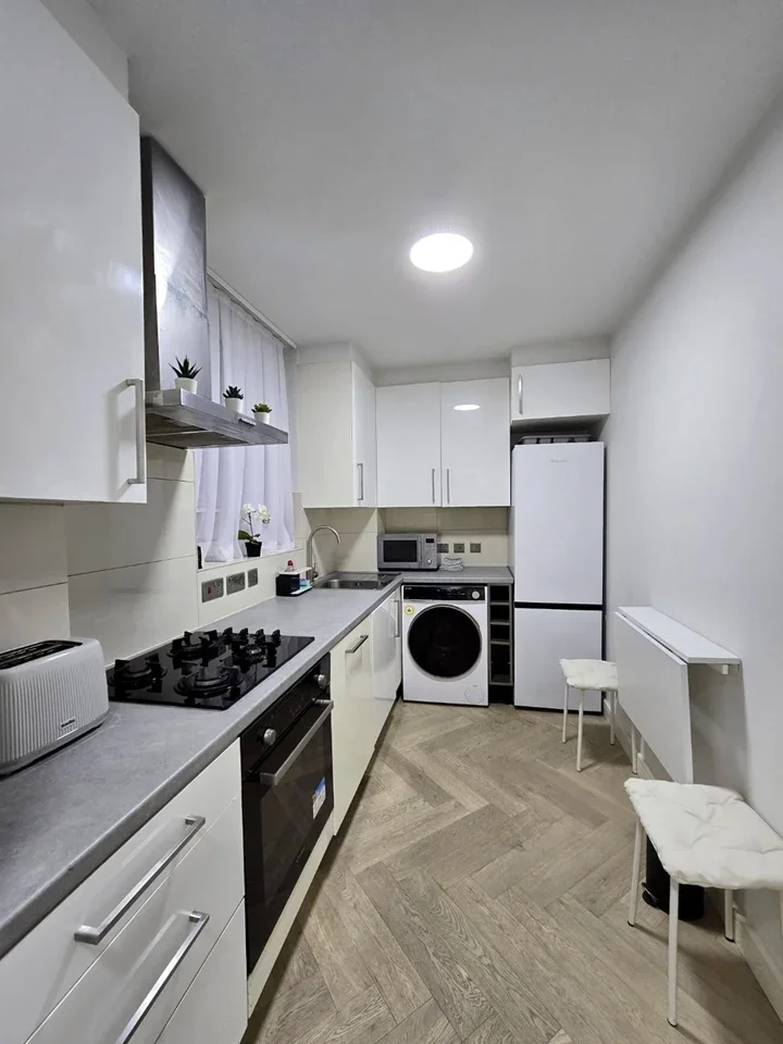 Room Robert Street in Greater London