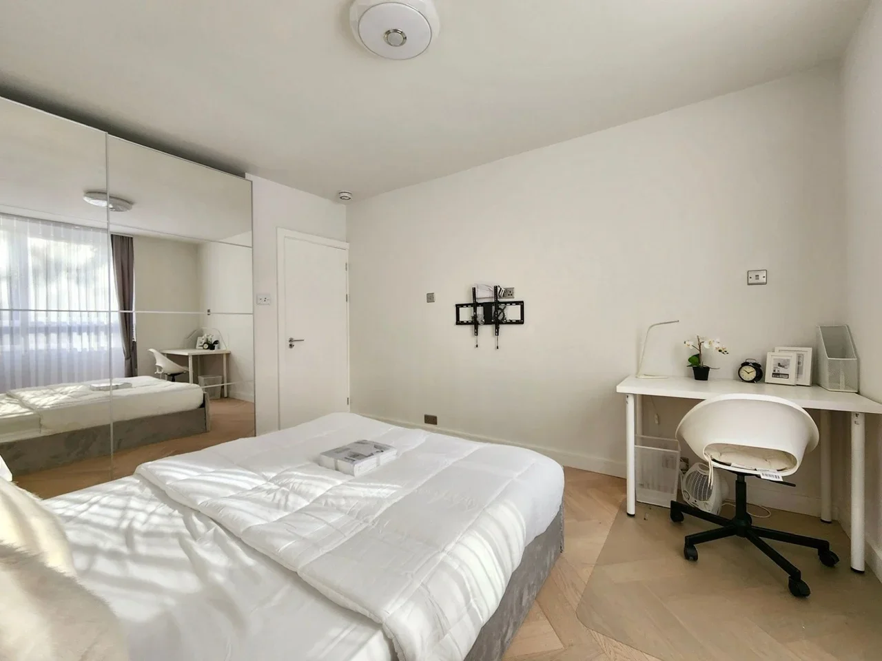 Room Robert Street in Greater London