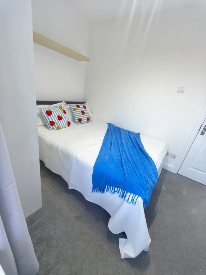 Room Dumbleton Close in Greater London