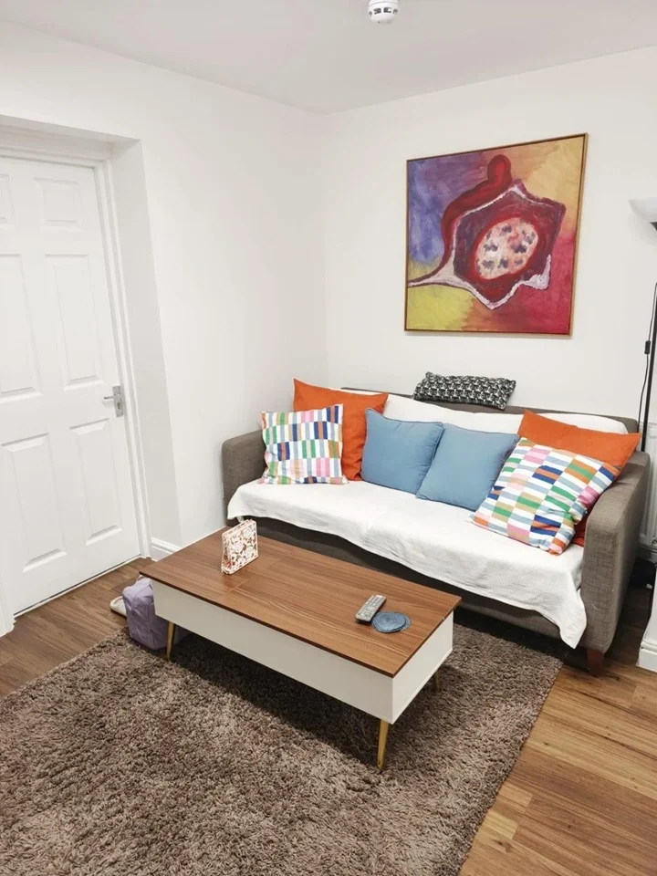 Room Dumbleton Close in Greater London