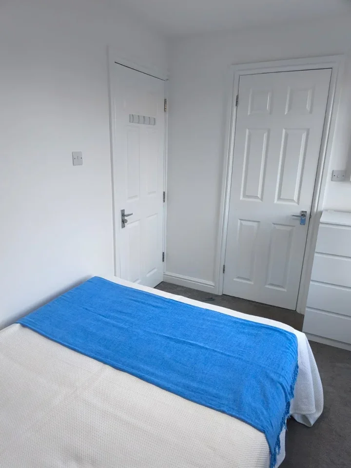 Room Dumbleton Close in Greater London