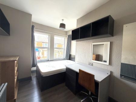 Room Monks Road in Lincoln