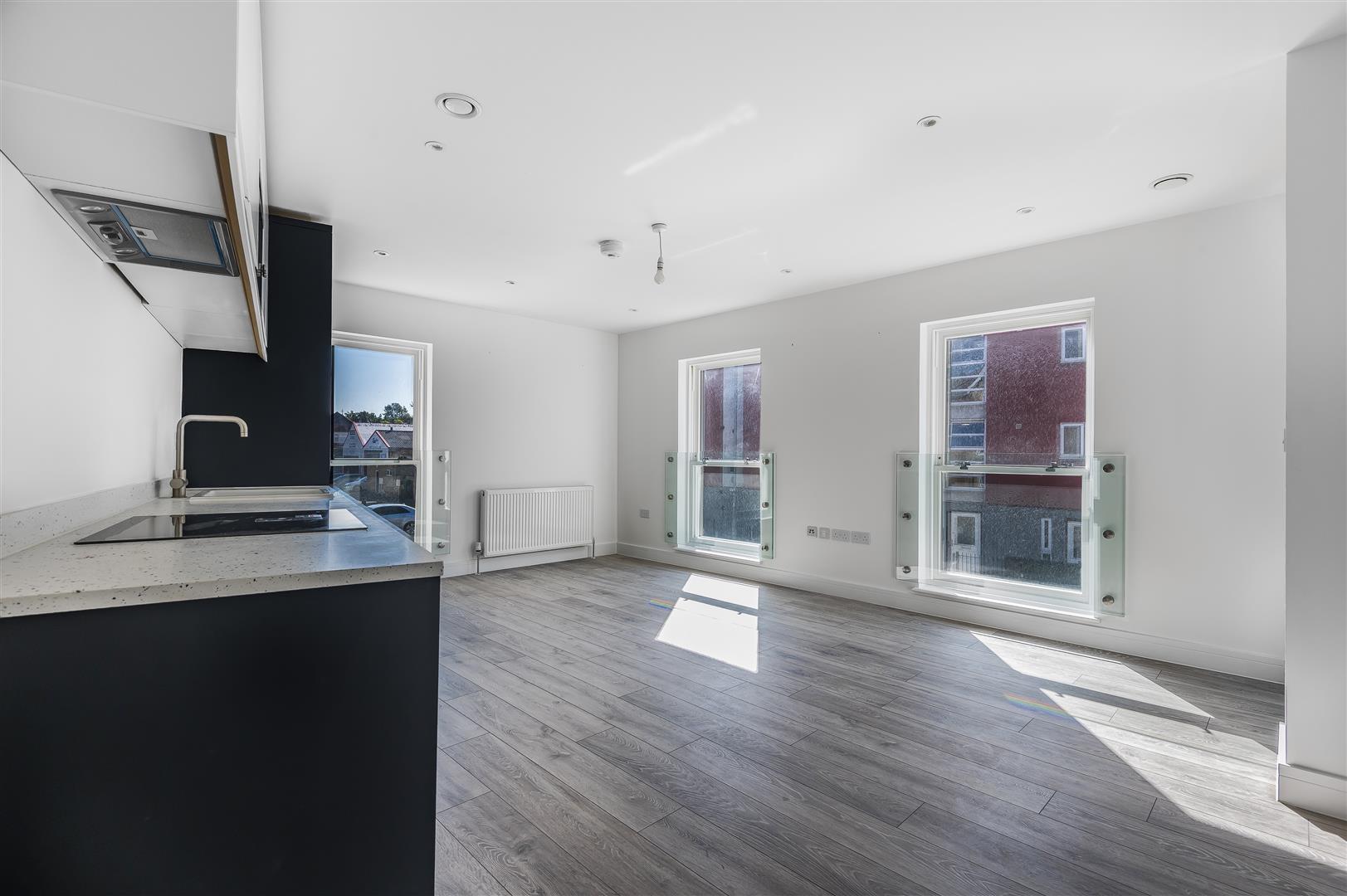 Flat Surbiton Crescent in Greater London