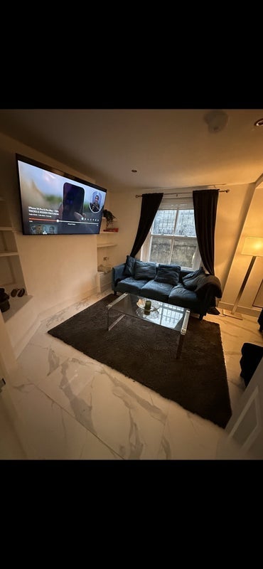 Room Coldharbour Lane in Greater London
