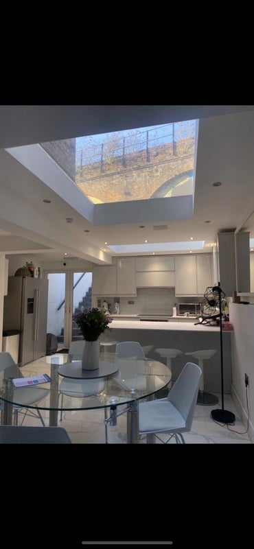 Room Coldharbour Lane in Greater London