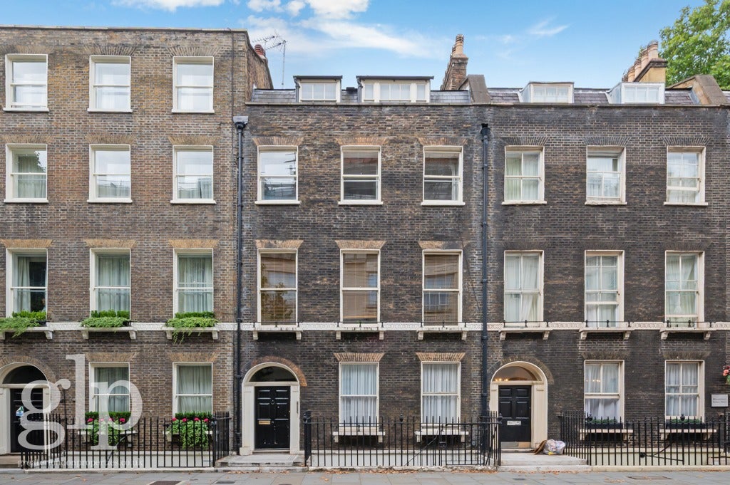 Flat Gower Street in Greater London