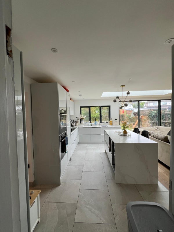 Room Kingswood Avenue in Greater London