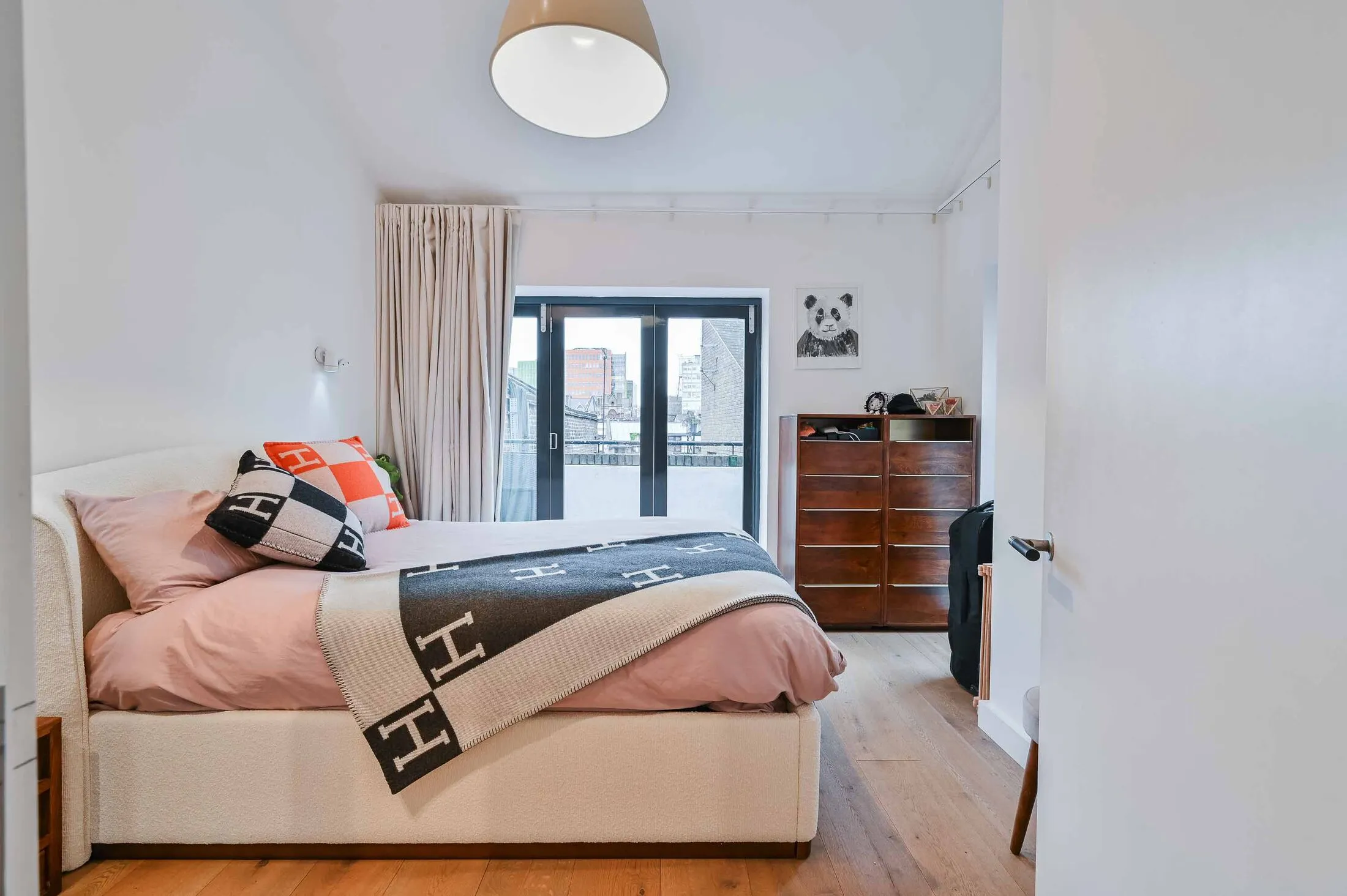 Flat Endell Street in Greater London