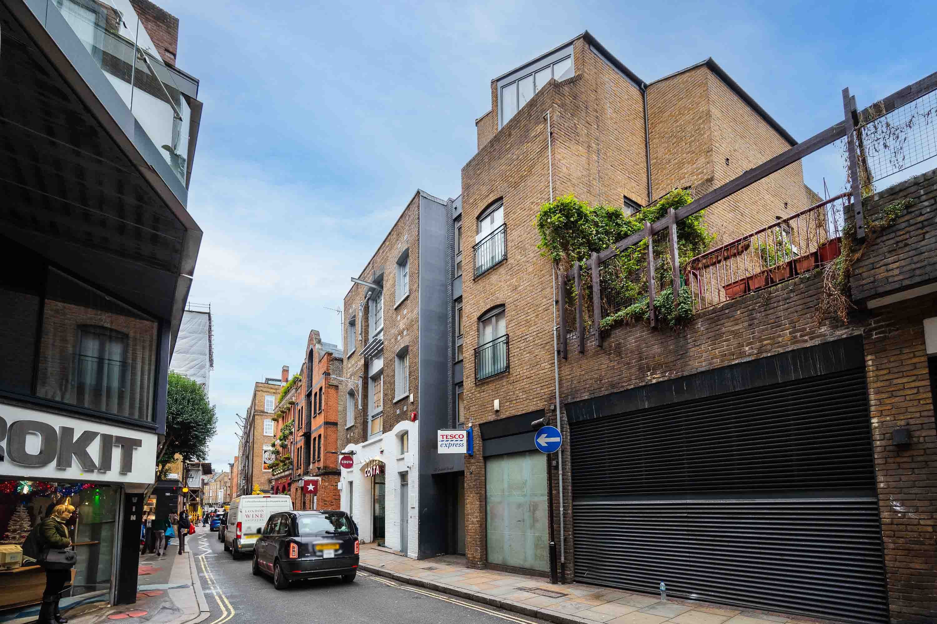 Flat Endell Street in Greater London