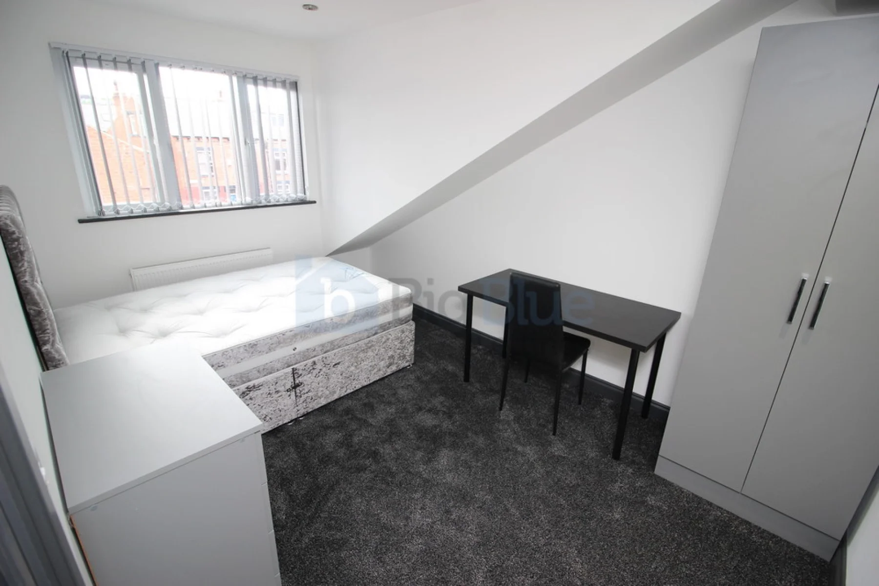 Flat Harold Avenue in Leeds