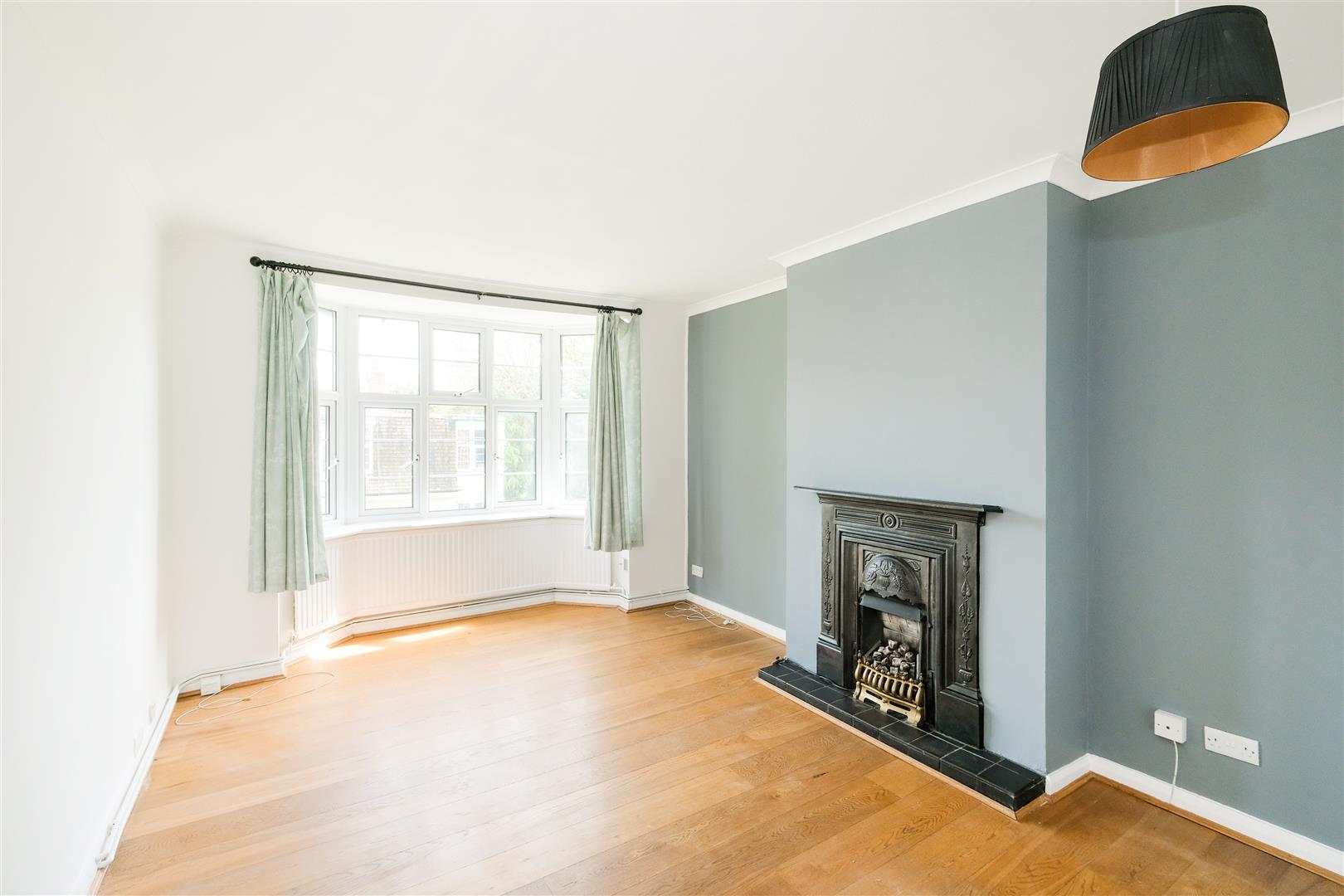 Flat Seymour Court in Greater London