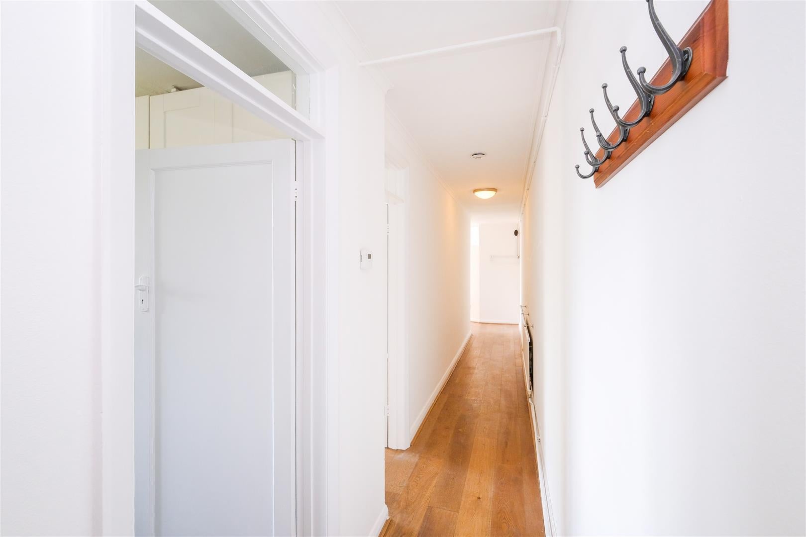Flat Seymour Court in Greater London