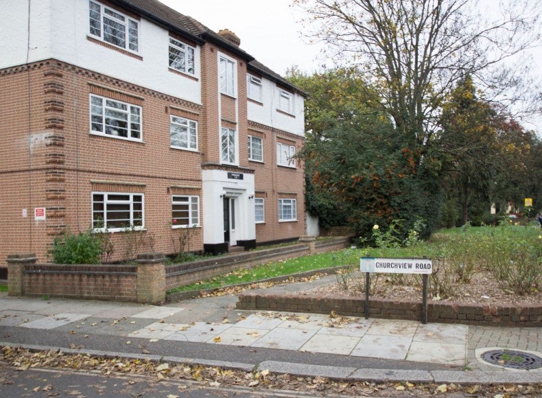 Flat Churchview Road in Greater London