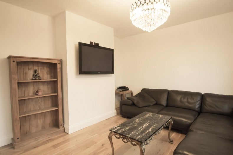 Flat Churchview Road in Greater London