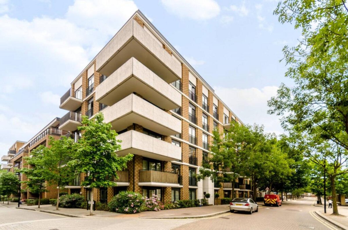 Flat Needleman Street in Greater London