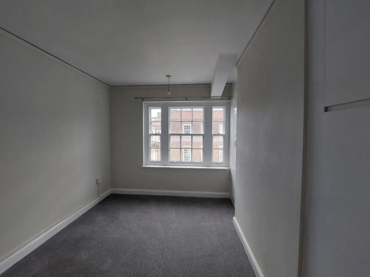 Flat Crendon Street in High Wycombe