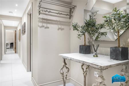 Flat Boydell Court in Greater London