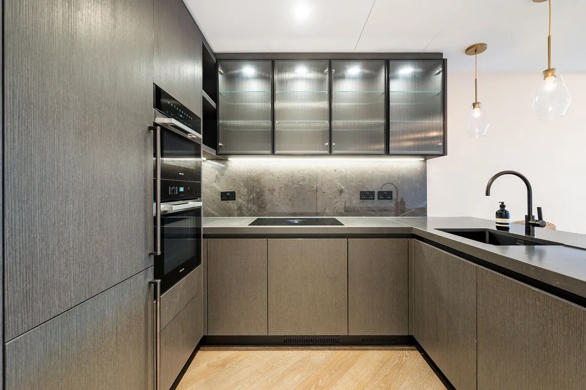 Flat Cleveland Street in Greater London