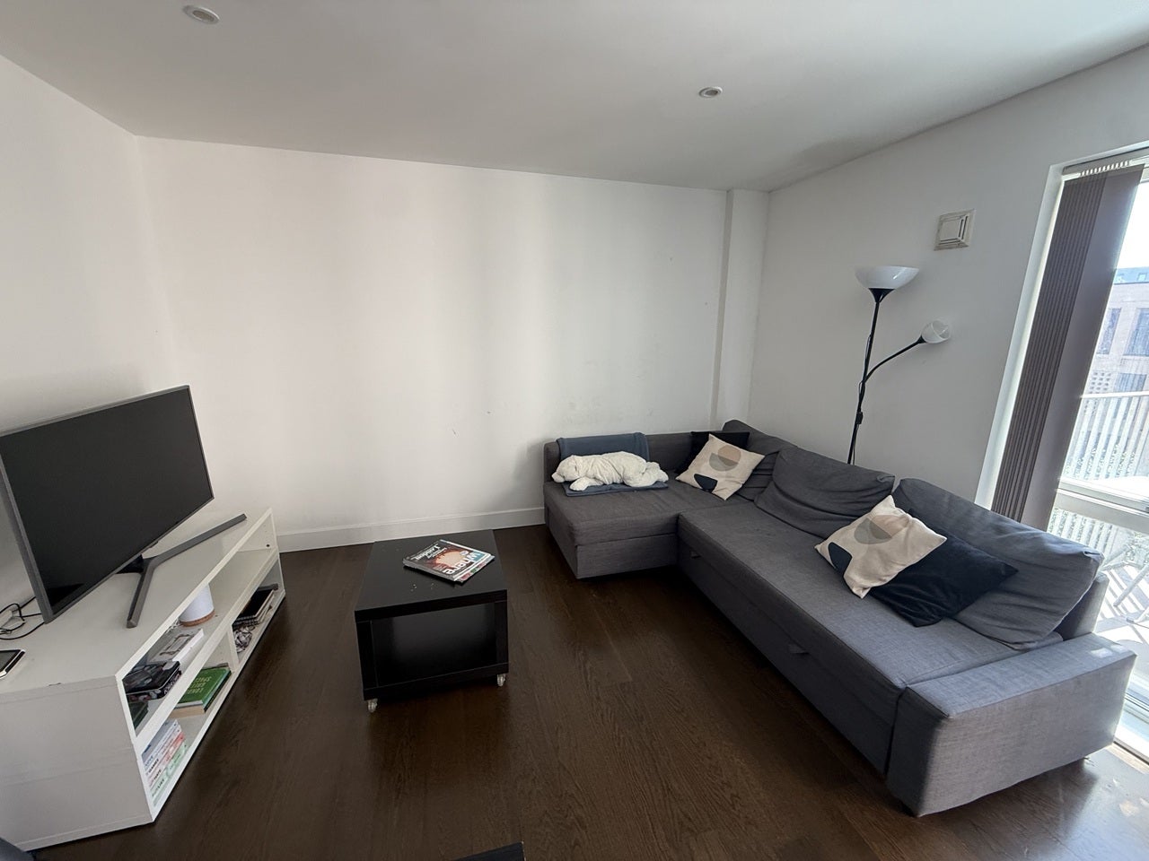 Flat Freda Street in Greater London