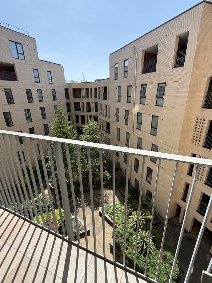 Flat Freda Street in Greater London