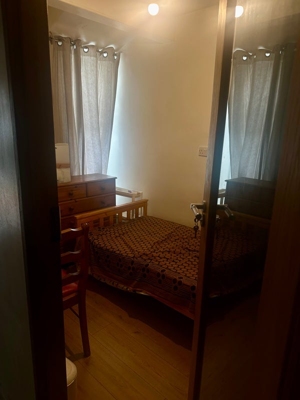Room Walnut Tree Avenue in Greater London