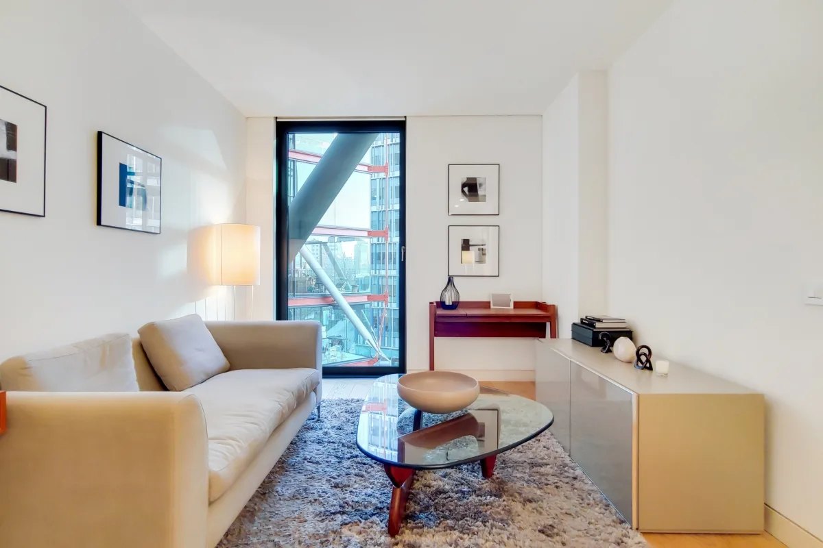 Flat Sumner Street in Greater London
