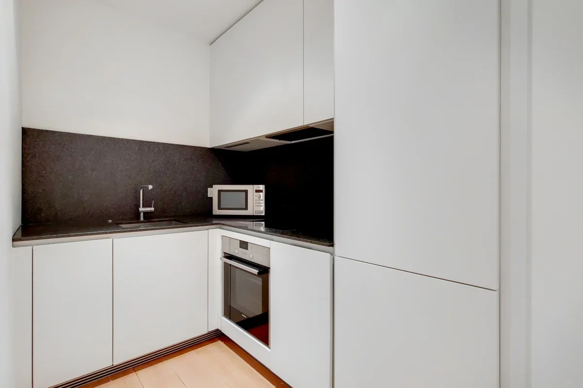 Flat Sumner Street in Greater London