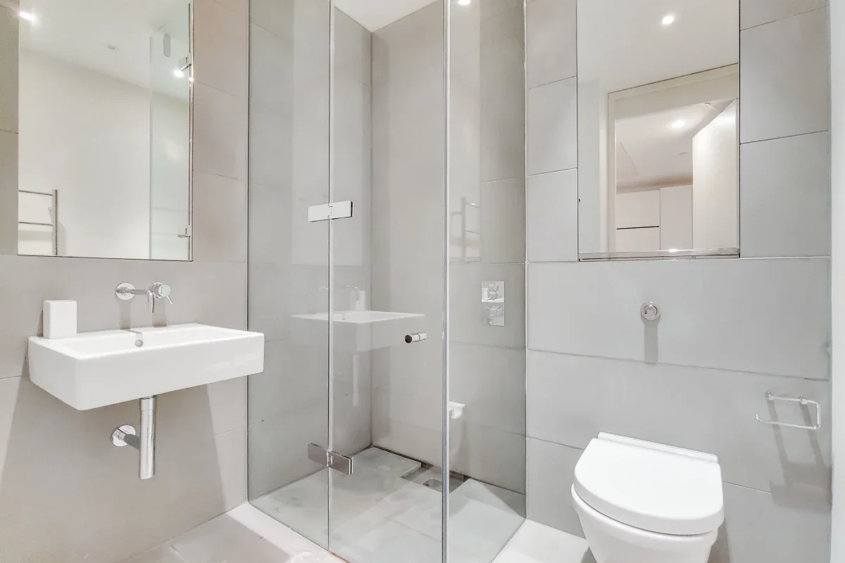 Flat Sumner Street in Greater London