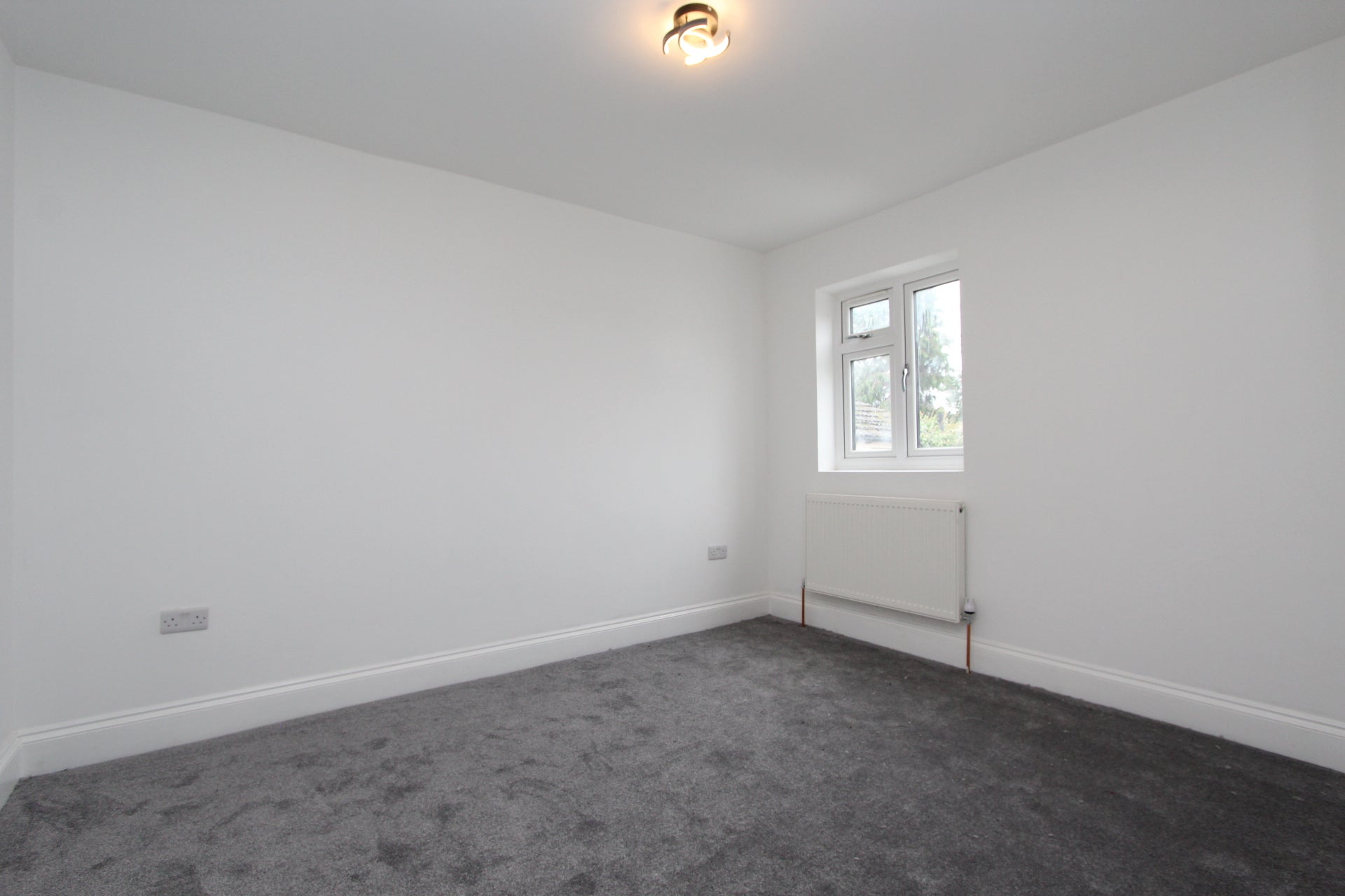 Flat Chadwell Road in Grays