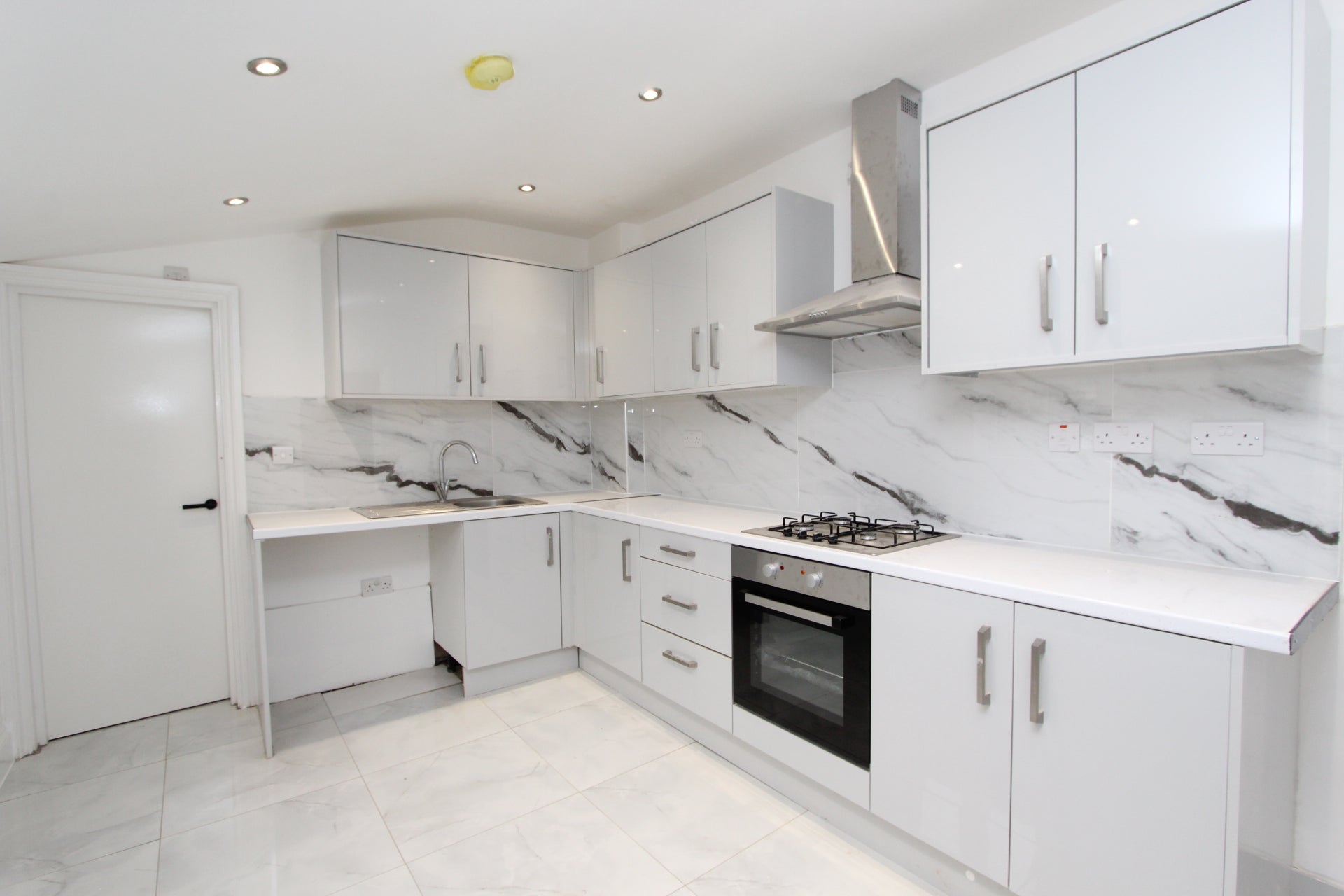 Flat Chadwell Road in Grays