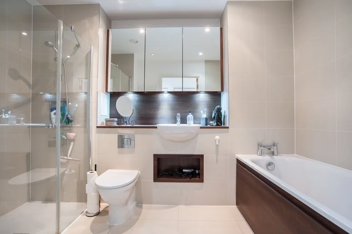 Flat Chilton Grove in Greater London
