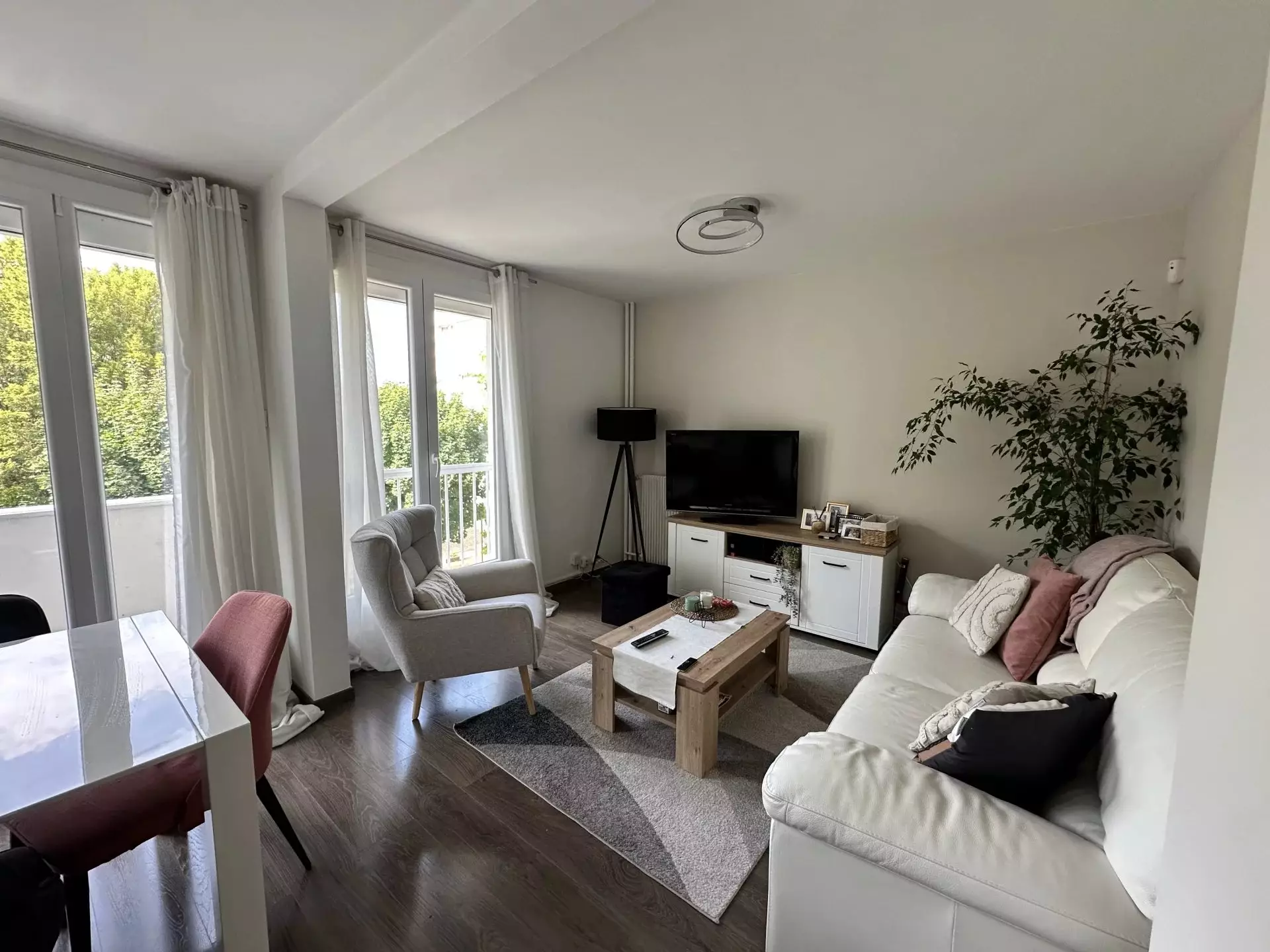 Appartement Rue Camille Desmoulins à Saint-Martin-d'Hères