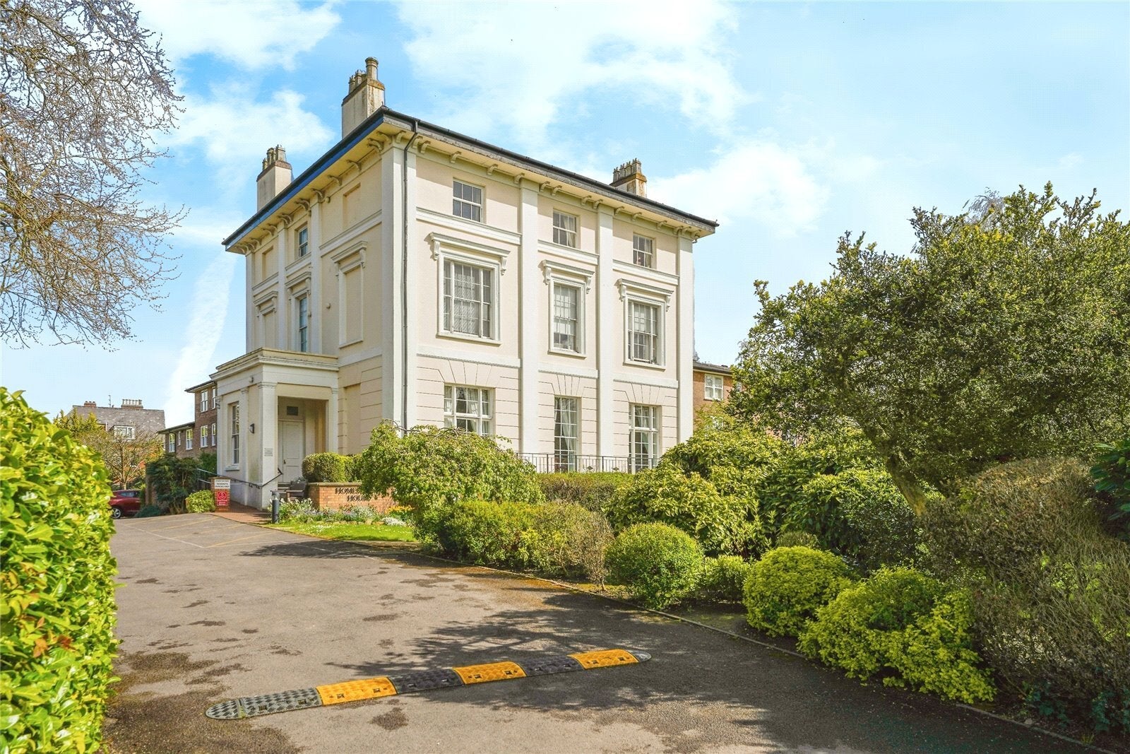 Flat Pittville Circus Road in Cheltenham