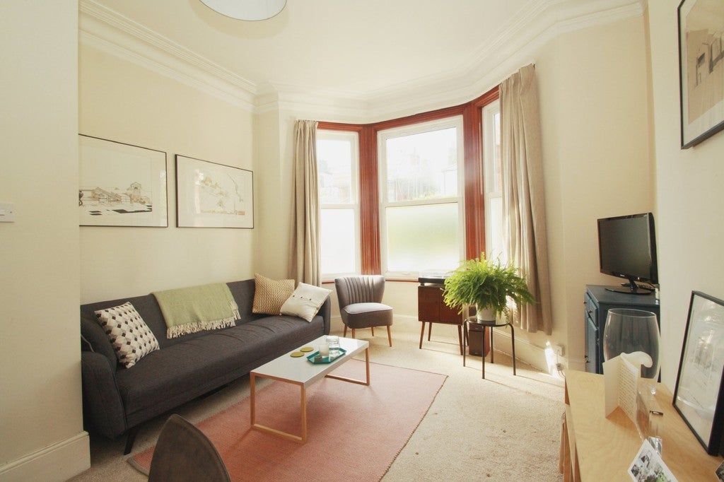 Flat Herbert Gardens in London
