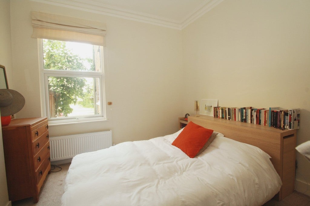 Flat Herbert Gardens in London