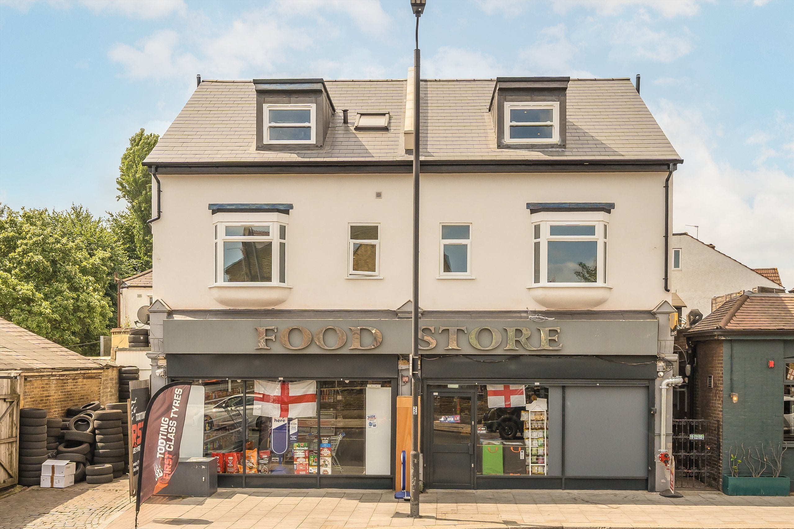 Flat Avoca Road in Greater London