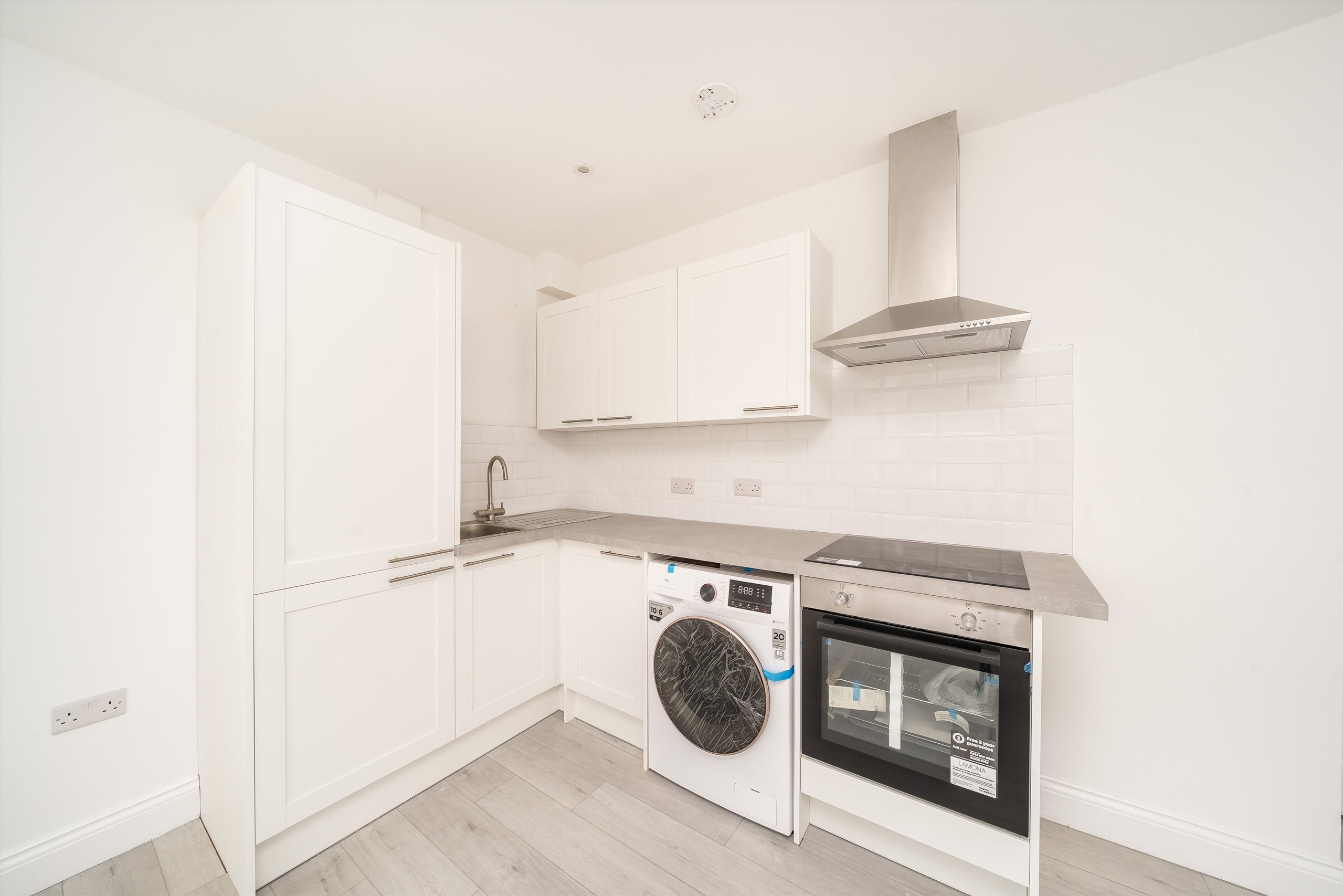 Flat Avoca Road in Greater London