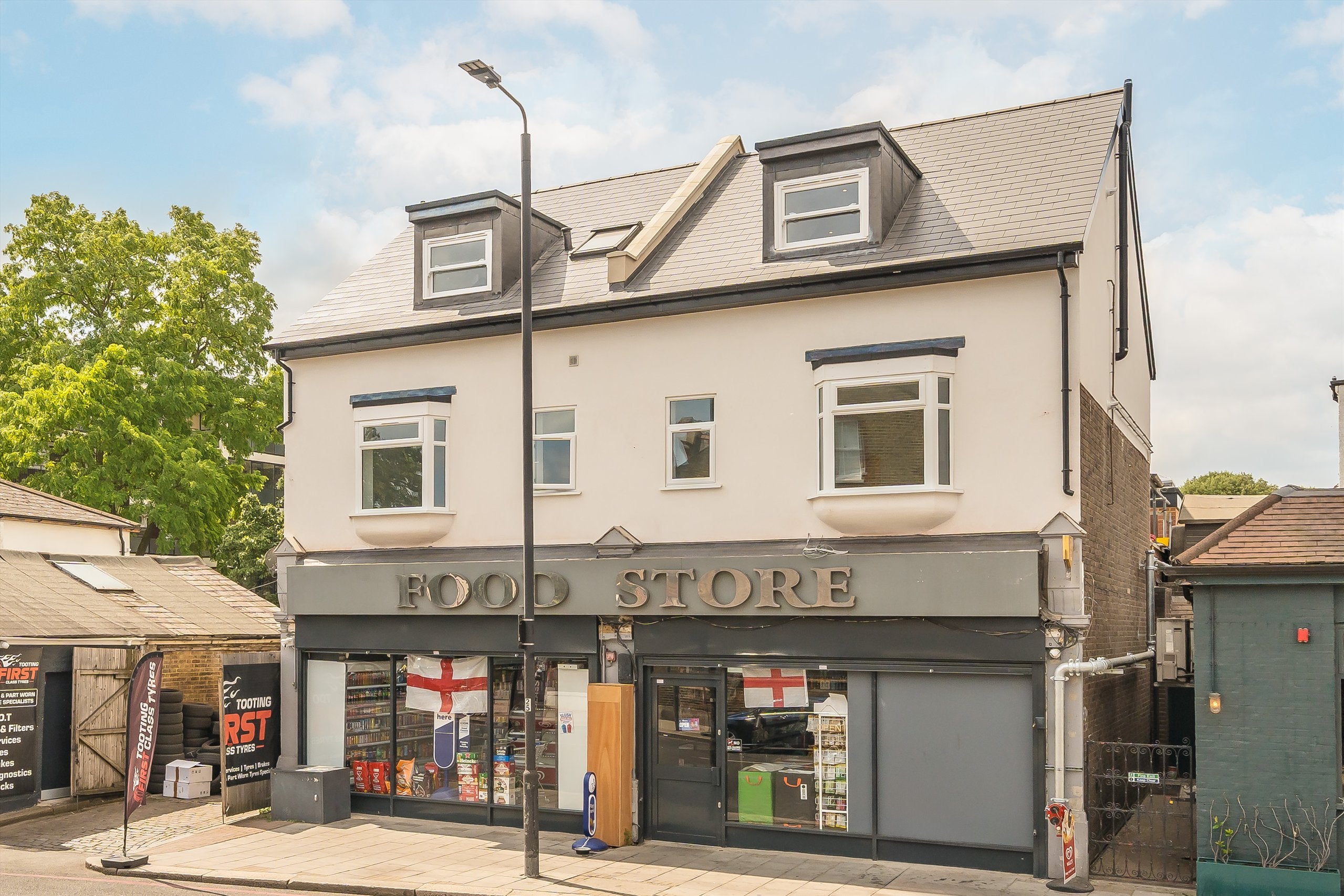 Flat Avoca Road in Greater London