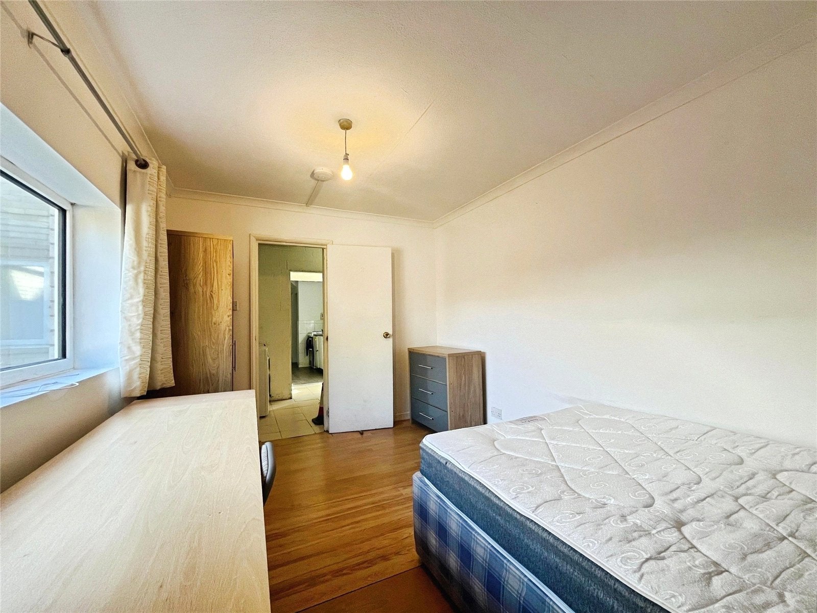Room Larchwood Drive in Borough of Runnymede