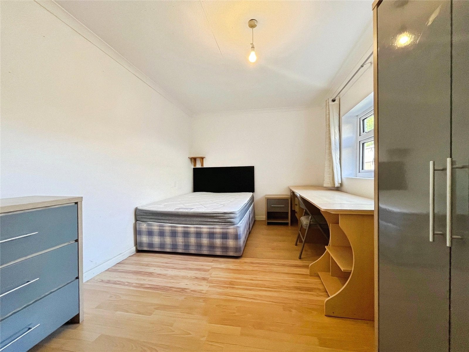 Room Larchwood Drive in Borough of Runnymede